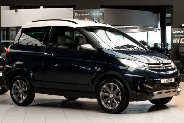 Aixam Crossover Premium Vision 2014 Brommobiel Occasion Marineblauw Metallic